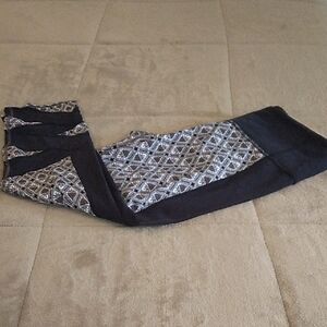 Athleta Black and Gray Patterned Capris